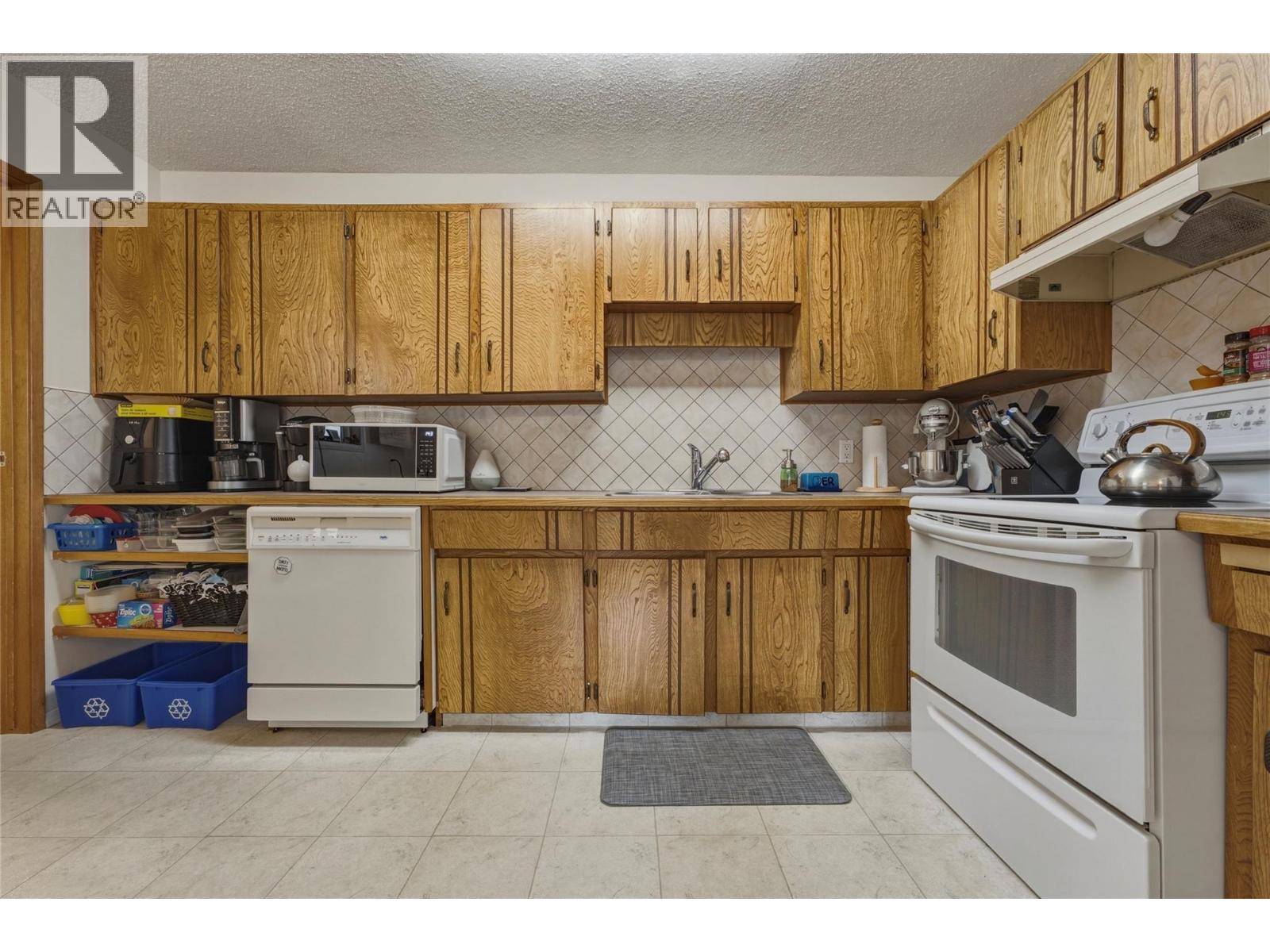 3343 Belaire Drive, Armstrong, British Columbia  V4Y 0K1 - Photo 7 - 10395567
