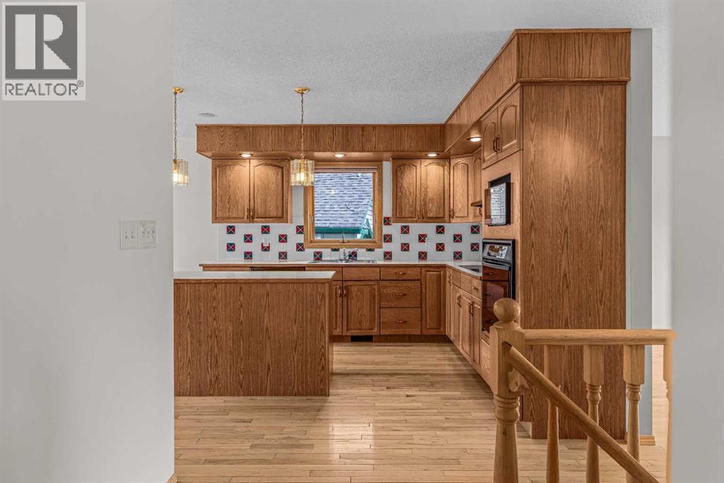 522 Grotto Road, Canmore, Alberta  T1W 1J2 - Photo 5 - A2333200