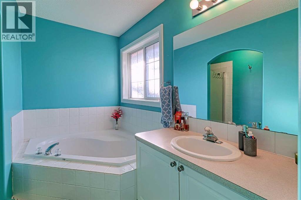 501 Coral Cove NE, Calgary, Alberta  T3J 3Y9 - Photo 23 - A2280990