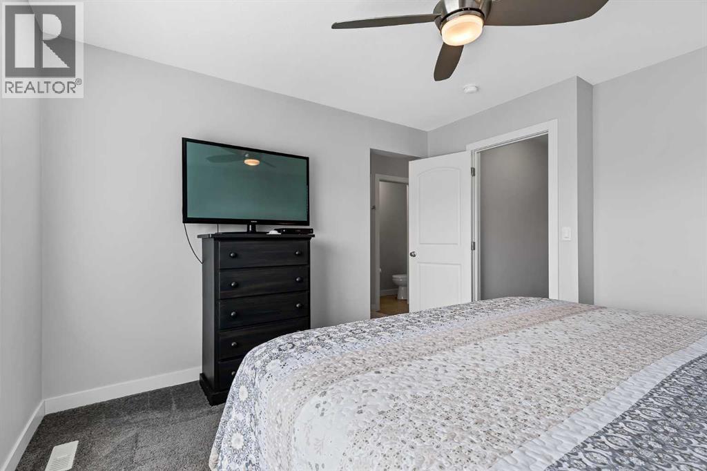 565 Midtown Street SW, Airdrie, Alberta  T4B 4E2 - Photo 15 - A2317044