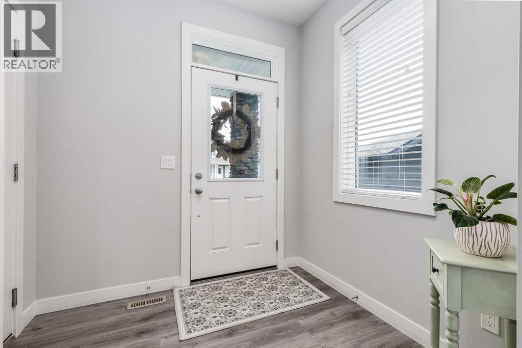 565 Midtown Street SW, Airdrie, Alberta  T4B 4E2 - Photo 2 - A2317044