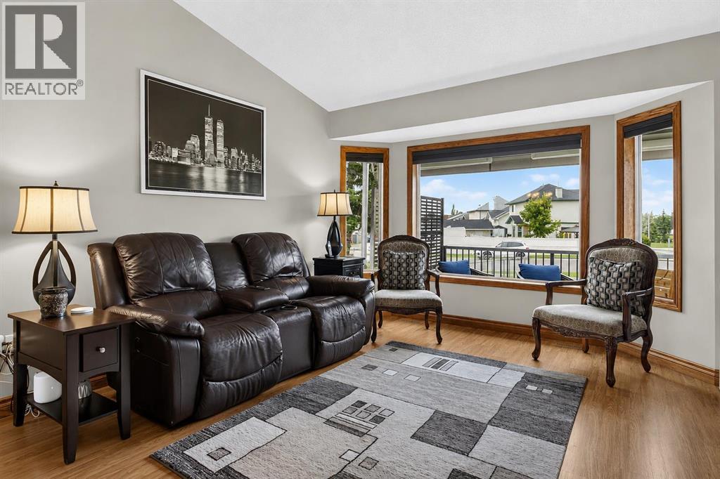 8 Erin Meadow Way SE, Calgary, Alberta  T2B 3A2 - Photo 6 - A2329510
