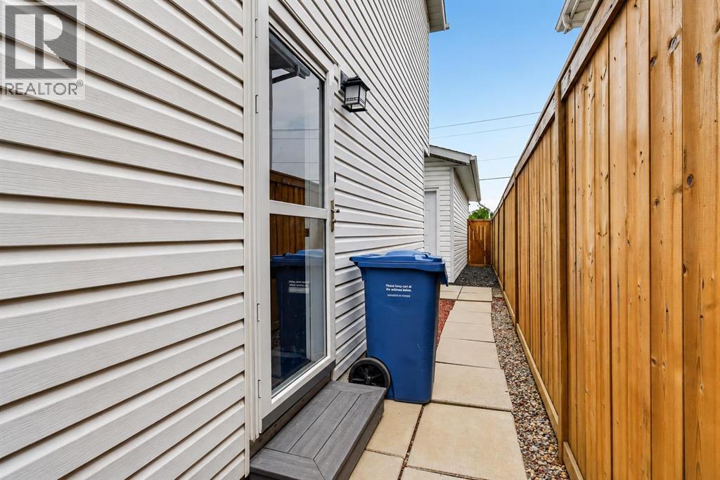8 Erin Meadow Way SE, Calgary, Alberta  T2B 3A2 - Photo 34 - A2329510