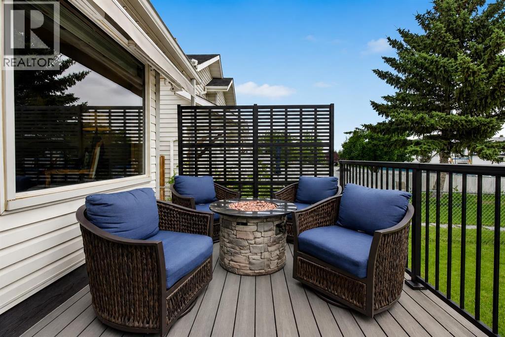 8 Erin Meadow Way SE, Calgary, Alberta  T2B 3A2 - Photo 4 - A2329510