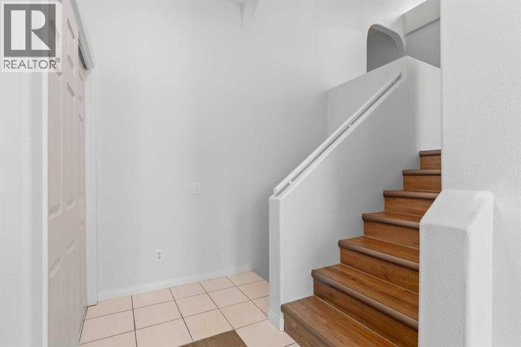 162 Millbank Hill SW, Calgary, Alberta  T2Y 2Z2 - Photo 3 - A2332303