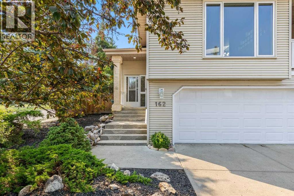 162 Millbank Hill SW, Calgary, Alberta  T2Y 2Z2 - Photo 2 - A2332303