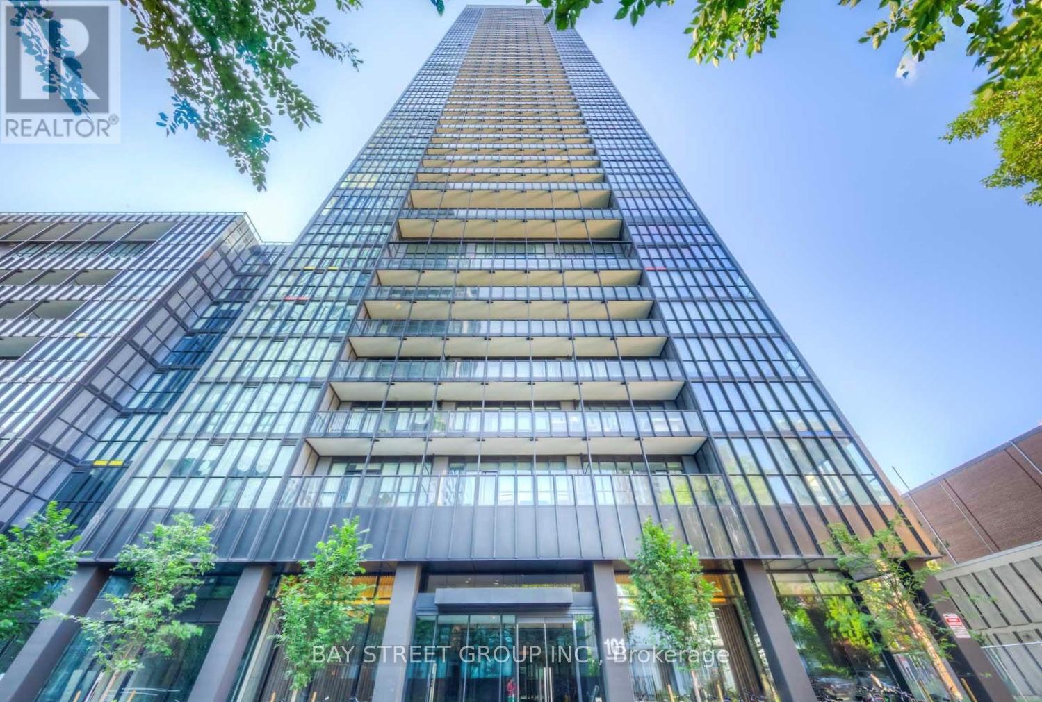 <div class="slider-price">$979,000</div><p>4901 - 101 Charles Street E, Toronto, Ontario</p>