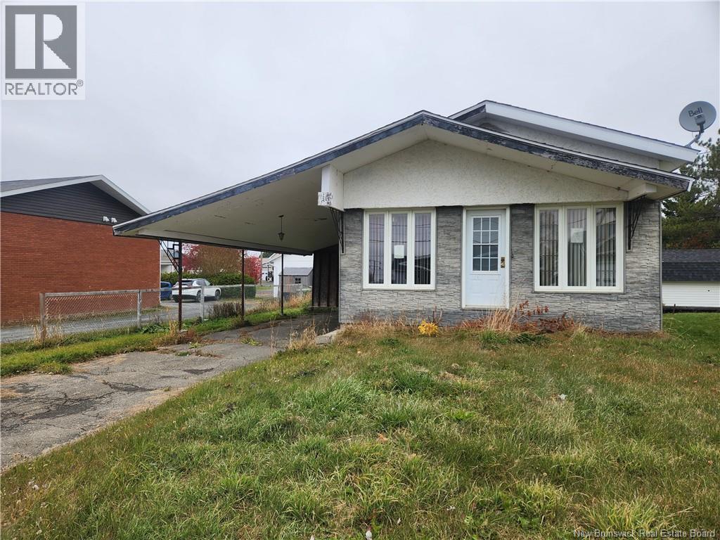 32 Rue Pelletier, Saint-Quentin, New Brunswick  E8A 1Y1 - Photo 1 - NB145397