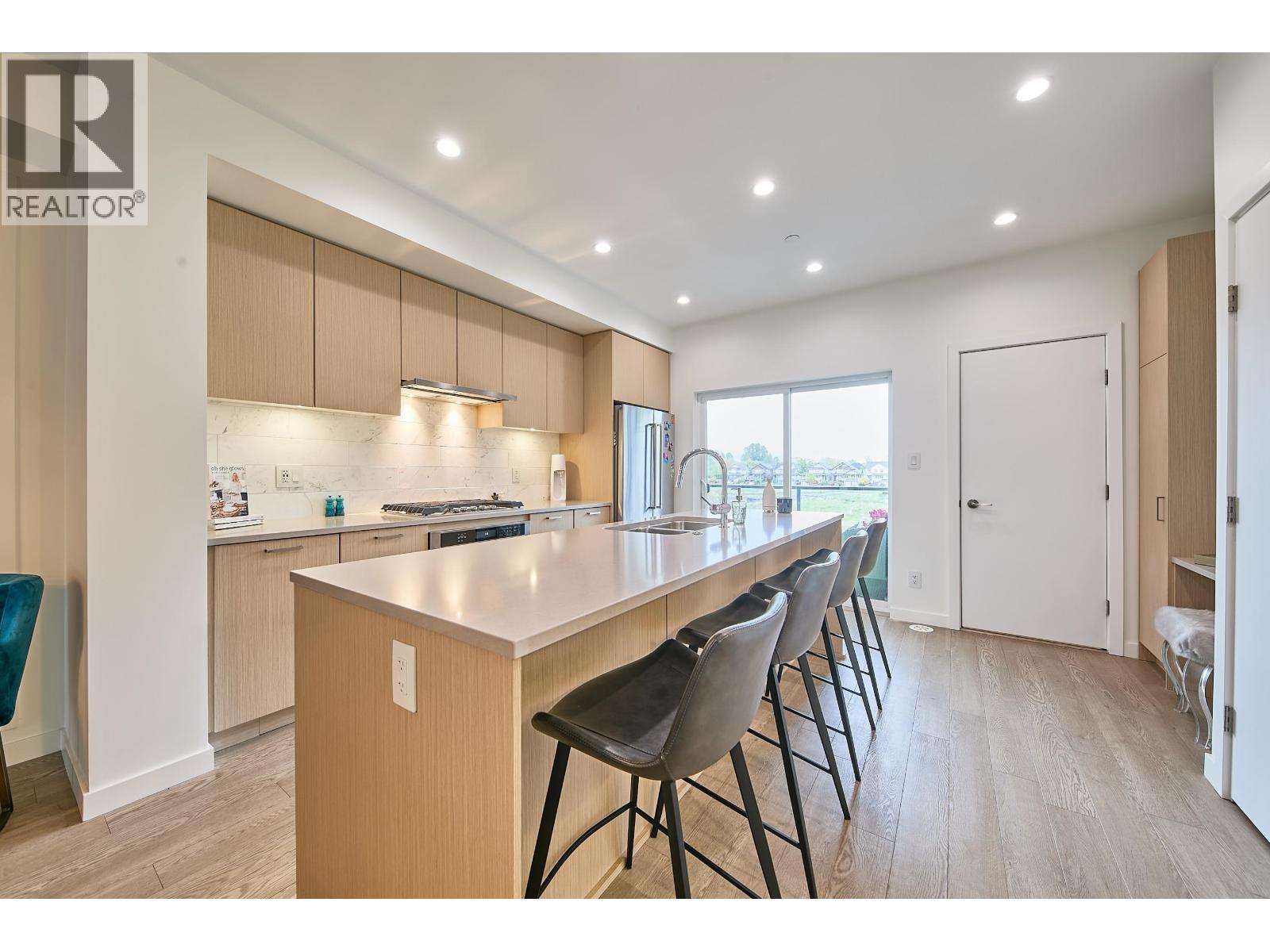 204 19451 Sutton Avenue, Pitt Meadows, British Columbia  V3Y 0G6 - Photo 2 - R3152760