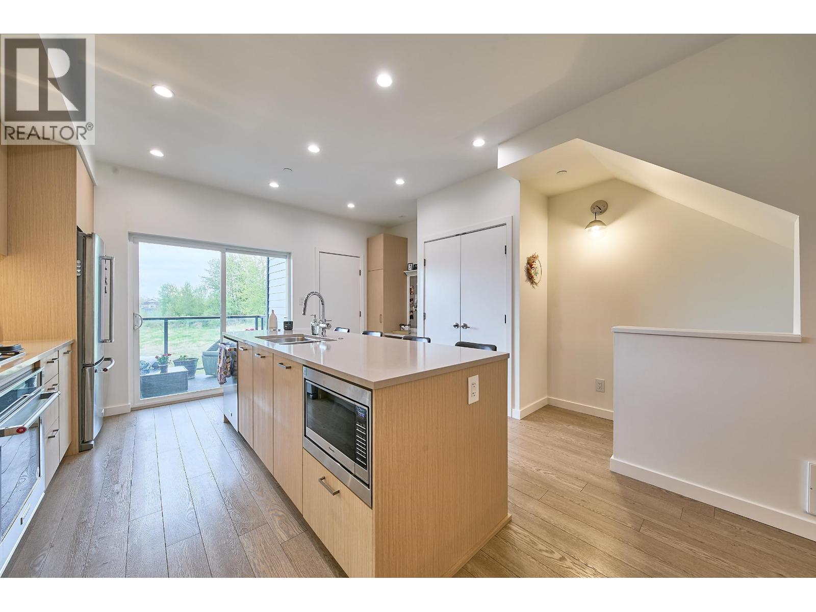 204 19451 Sutton Avenue, Pitt Meadows, British Columbia  V3Y 0G6 - Photo 3 - R3152760