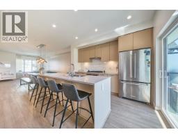 204 19451 SUTTON AVENUE, Pitt Meadows, British Columbia