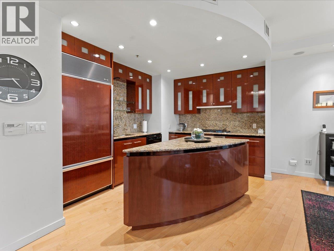 3704 938 Nelson Street, Vancouver, British Columbia  V6Z 3A7 - Photo 3 - R3152773