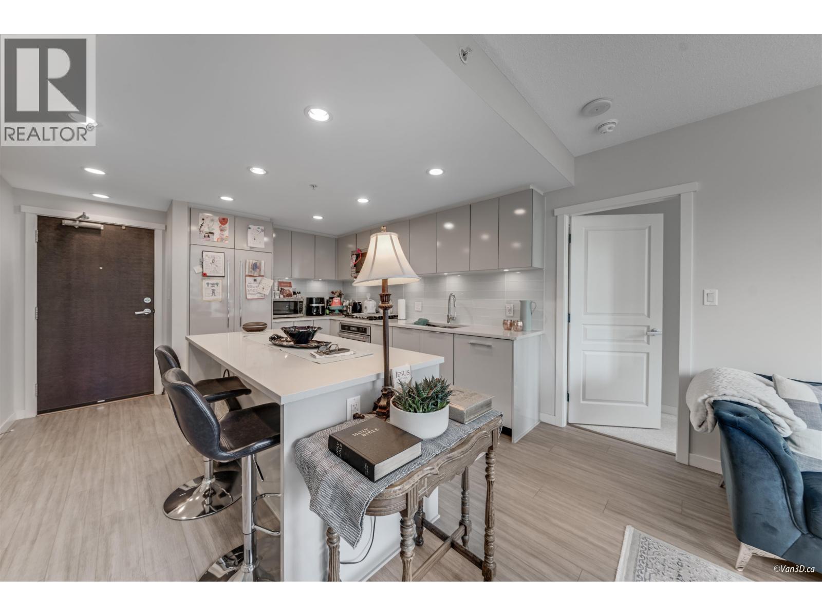 304 3100 Windsor Gate, Coquitlam, British Columbia  V3B 0P3 - Photo 5 - R3152787