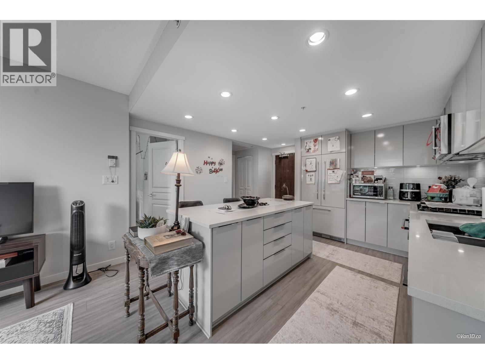 304 3100 Windsor Gate, Coquitlam, British Columbia  V3B 0P3 - Photo 6 - R3152787