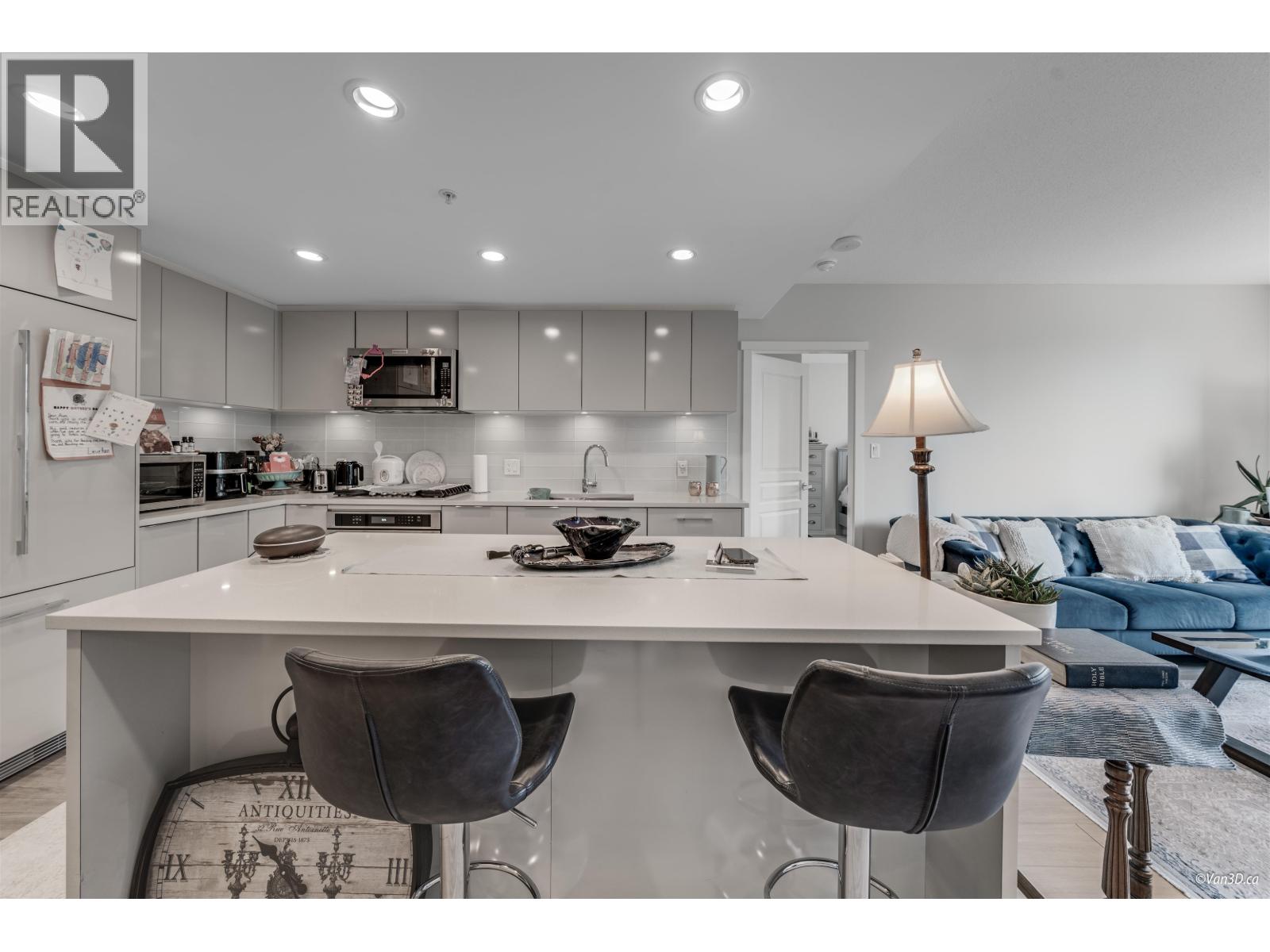 304 3100 Windsor Gate, Coquitlam, British Columbia  V3B 0P3 - Photo 8 - R3152787