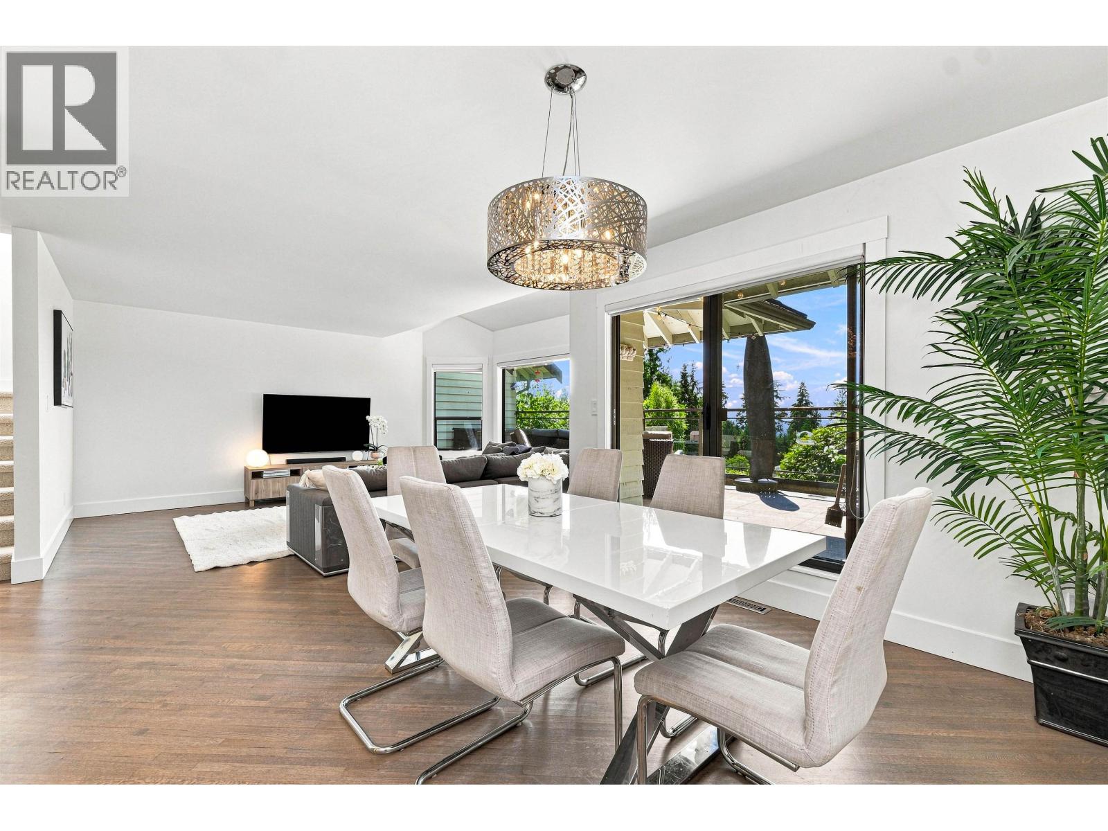 5723 Owl Court, North Vancouver, British Columbia  V7R 4V1 - Photo 6 - R3152789