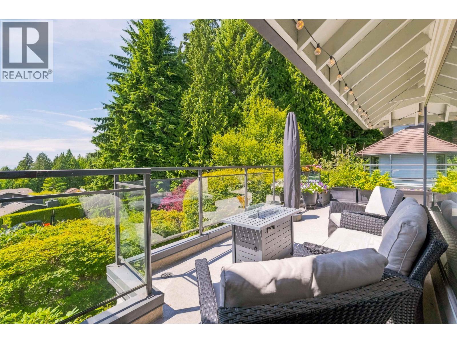 5723 Owl Court, North Vancouver, British Columbia  V7R 4V1 - Photo 8 - R3152789