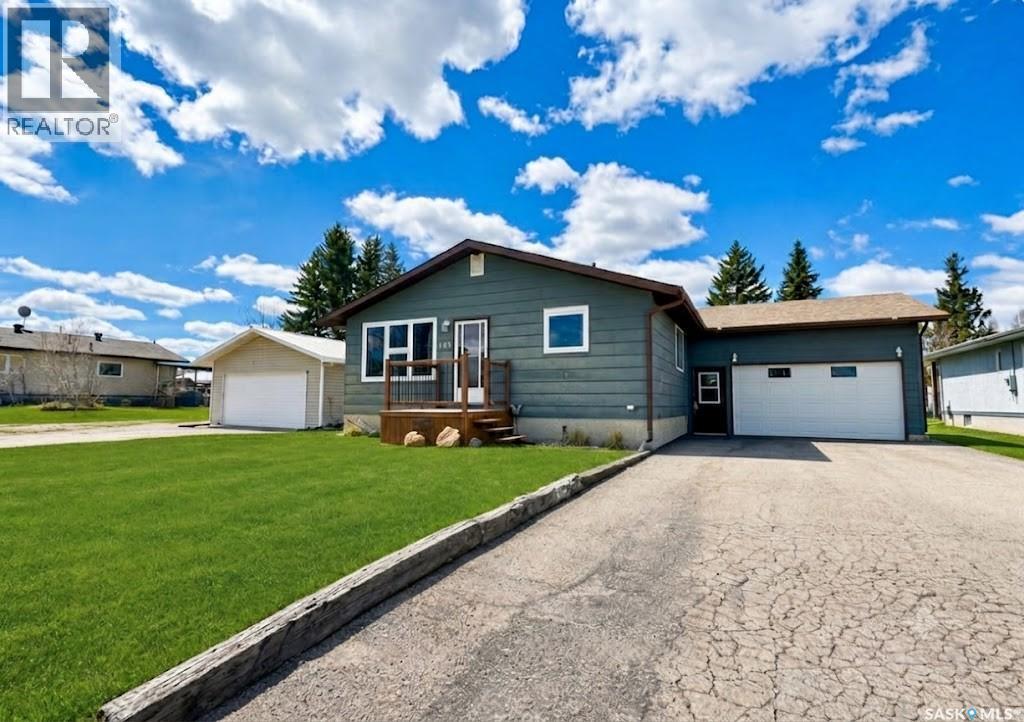 404 5th Street N, Nipawin, Saskatchewan  S0E 1E0 - Photo 1 - SK034645