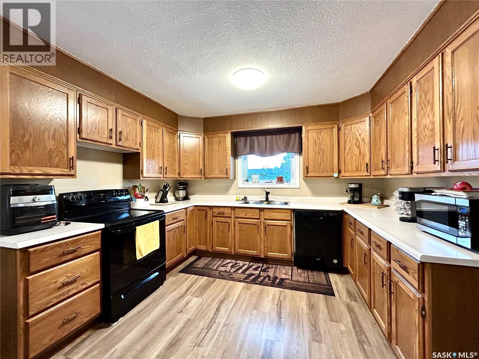 404 5th Street N, Nipawin, Saskatchewan  S0E 1E0 - Photo 5 - SK034645