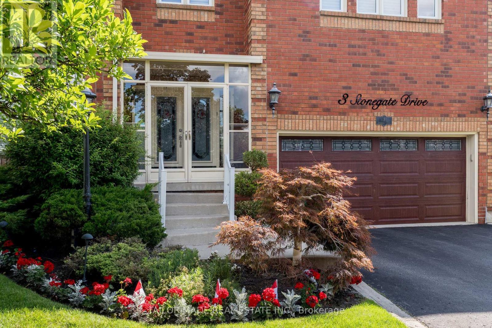 3 Stonegate Drive, Brampton, Ontario  L6Z 3L7 - Photo 3 - W13640554