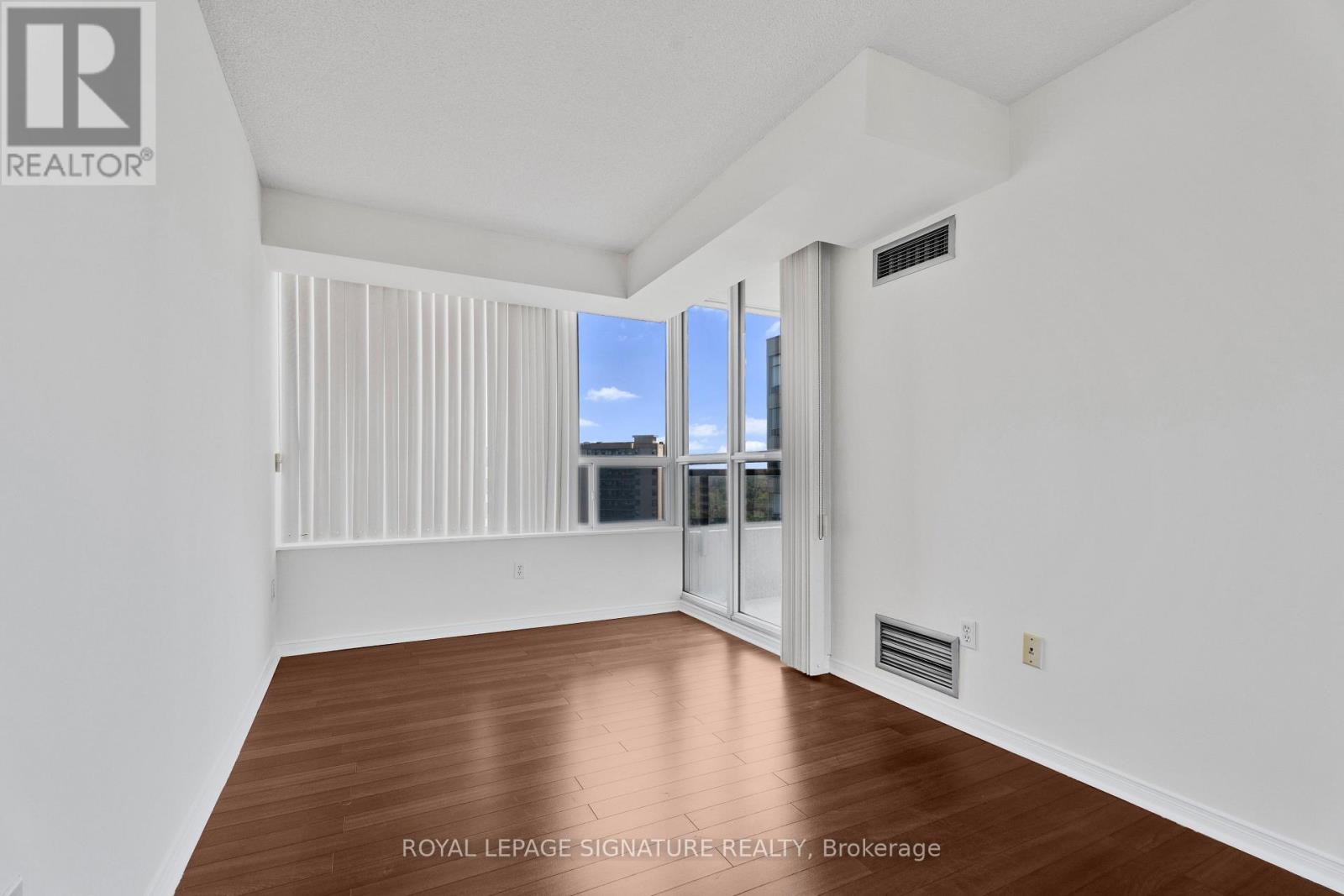 1410 - 11 Townsgate Drive, Vaughan, Ontario  L4J 8G4 - Photo 12 - N13640234