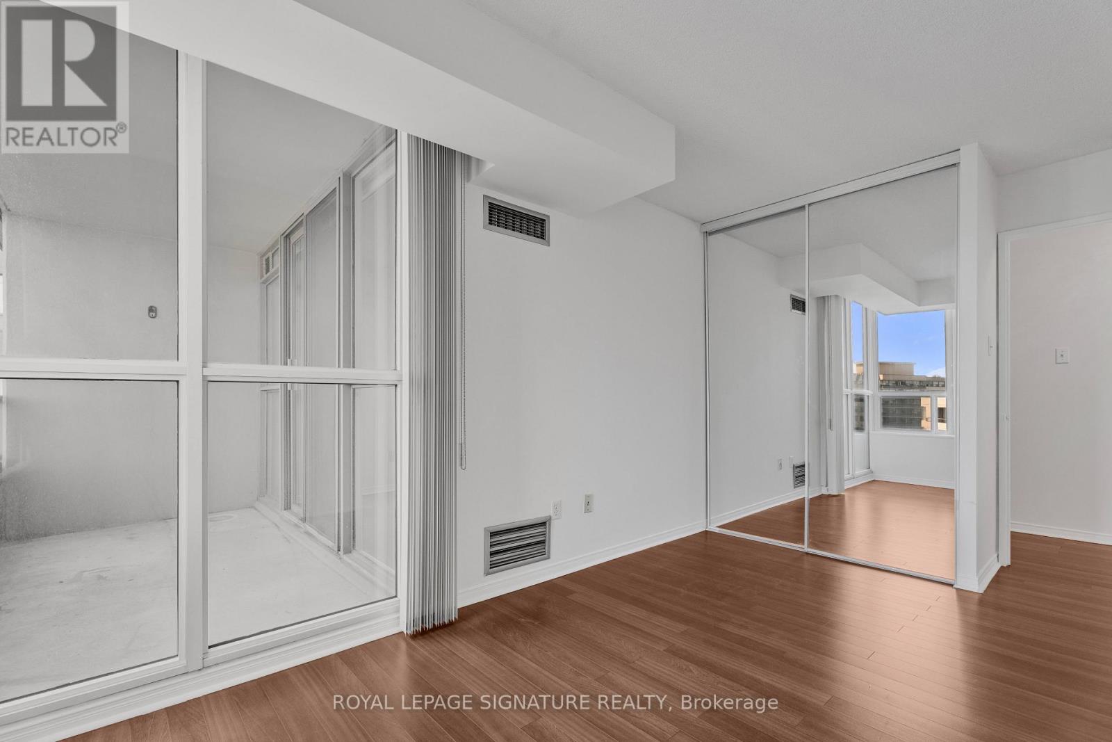 1410 - 11 Townsgate Drive, Vaughan, Ontario  L4J 8G4 - Photo 13 - N13640234