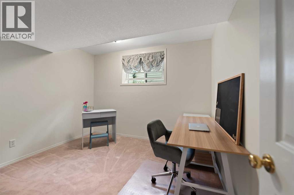 13 Somerset Gate SW, Calgary, Alberta  T2Y 3G9 - Photo 29 - A2318838