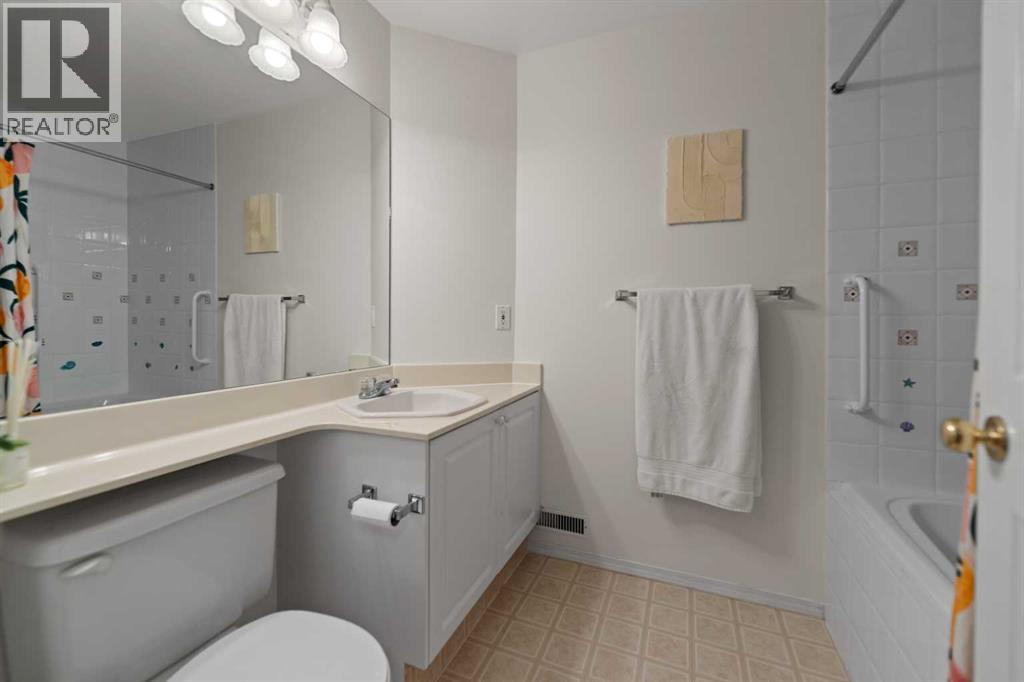 13 Somerset Gate SW, Calgary, Alberta  T2Y 3G9 - Photo 30 - A2318838