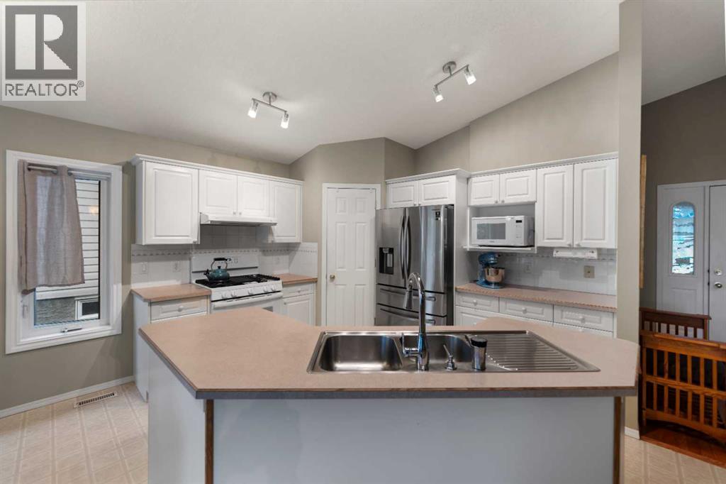 13 Somerset Gate SW, Calgary, Alberta  T2Y 3G9 - Photo 7 - A2318838