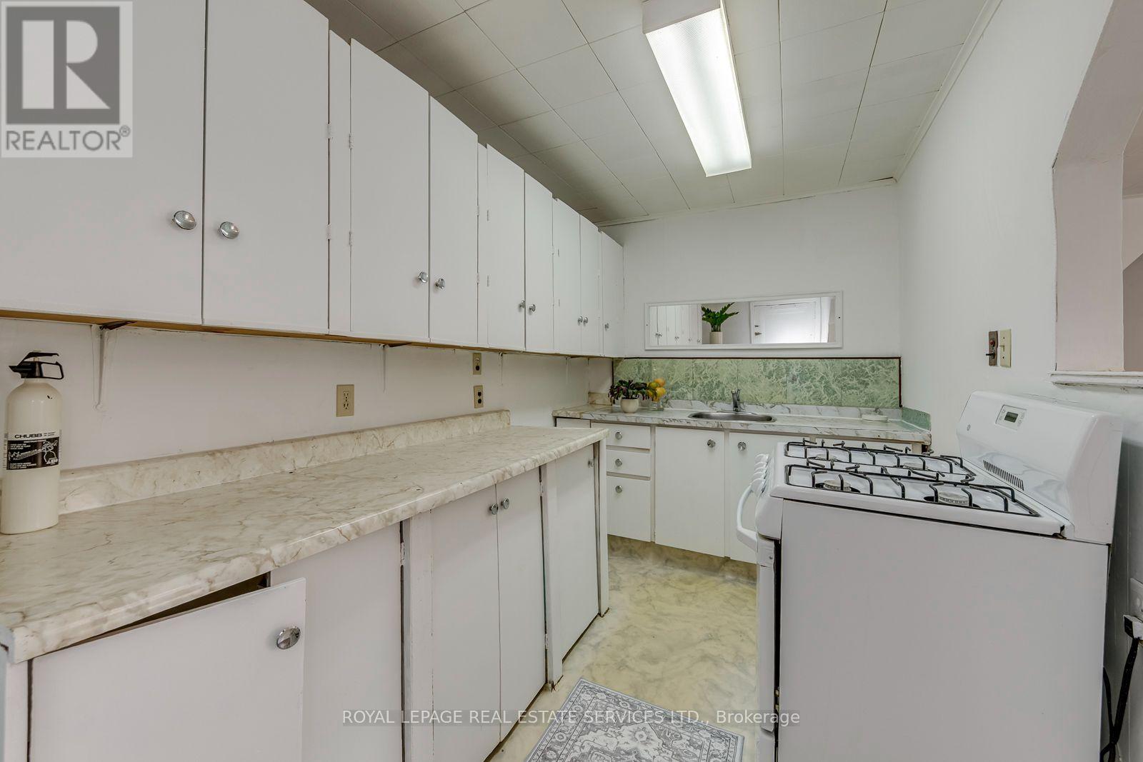10 Thatcher Avenue, Toronto, Ontario  M1M 2M2 - Photo 16 - E13636132