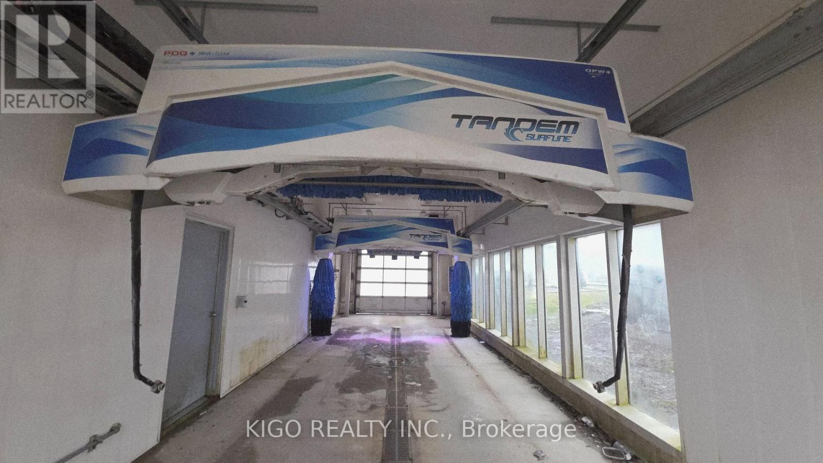 Car Wash Bldg - 4861 Victoria Avenue, Niagara Falls, Ontario  L2E 4C5 - Photo 3 - X12971268