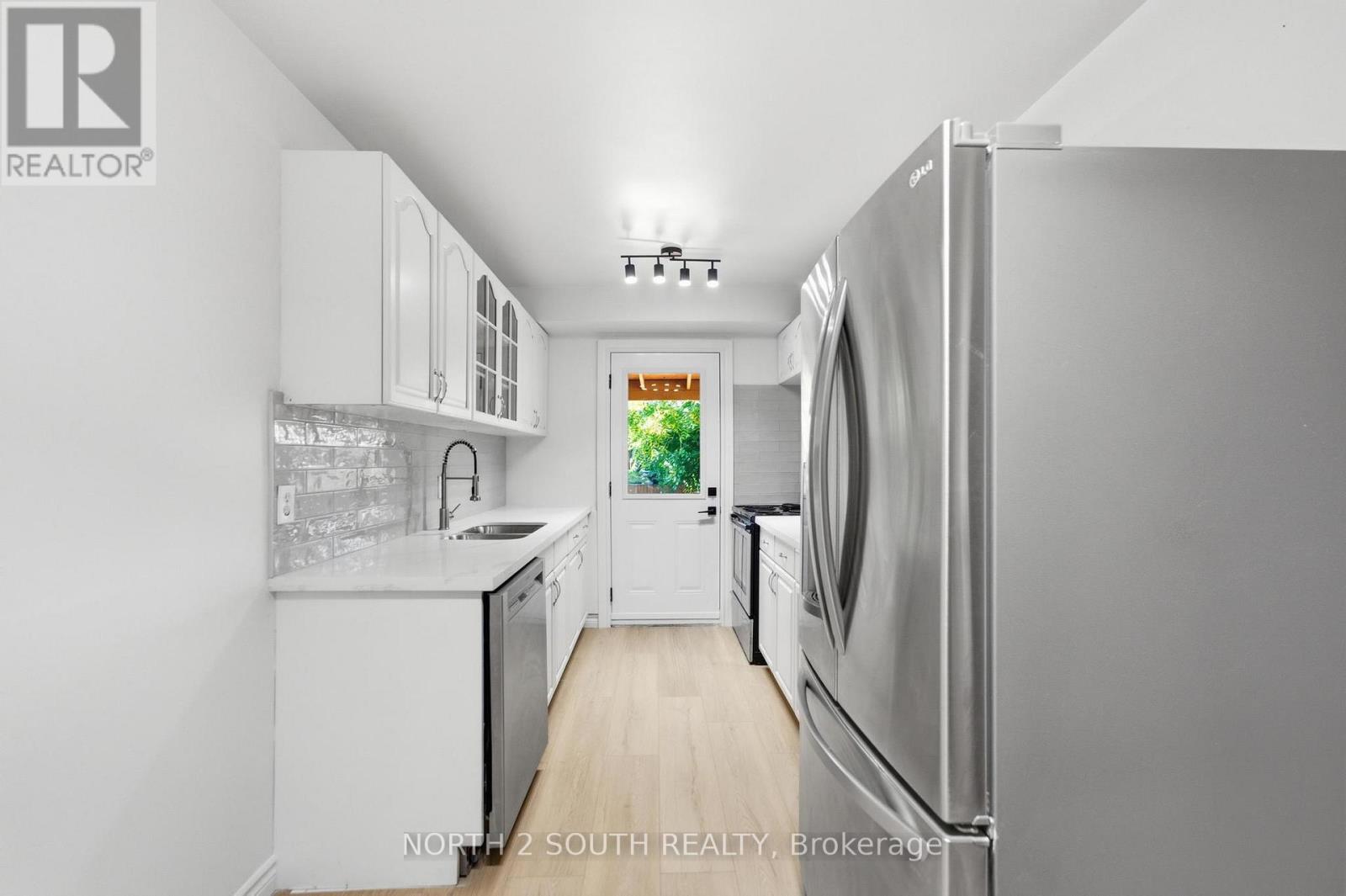 20 Gledhill Crescent, Hamilton, Ontario  L9C 6H4 - Photo 7 - X13639636