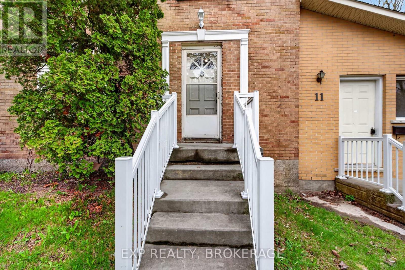 11 Carruthers Avenue, Kingston, Ontario  K7L 1L9 - Photo 4 - X13467210
