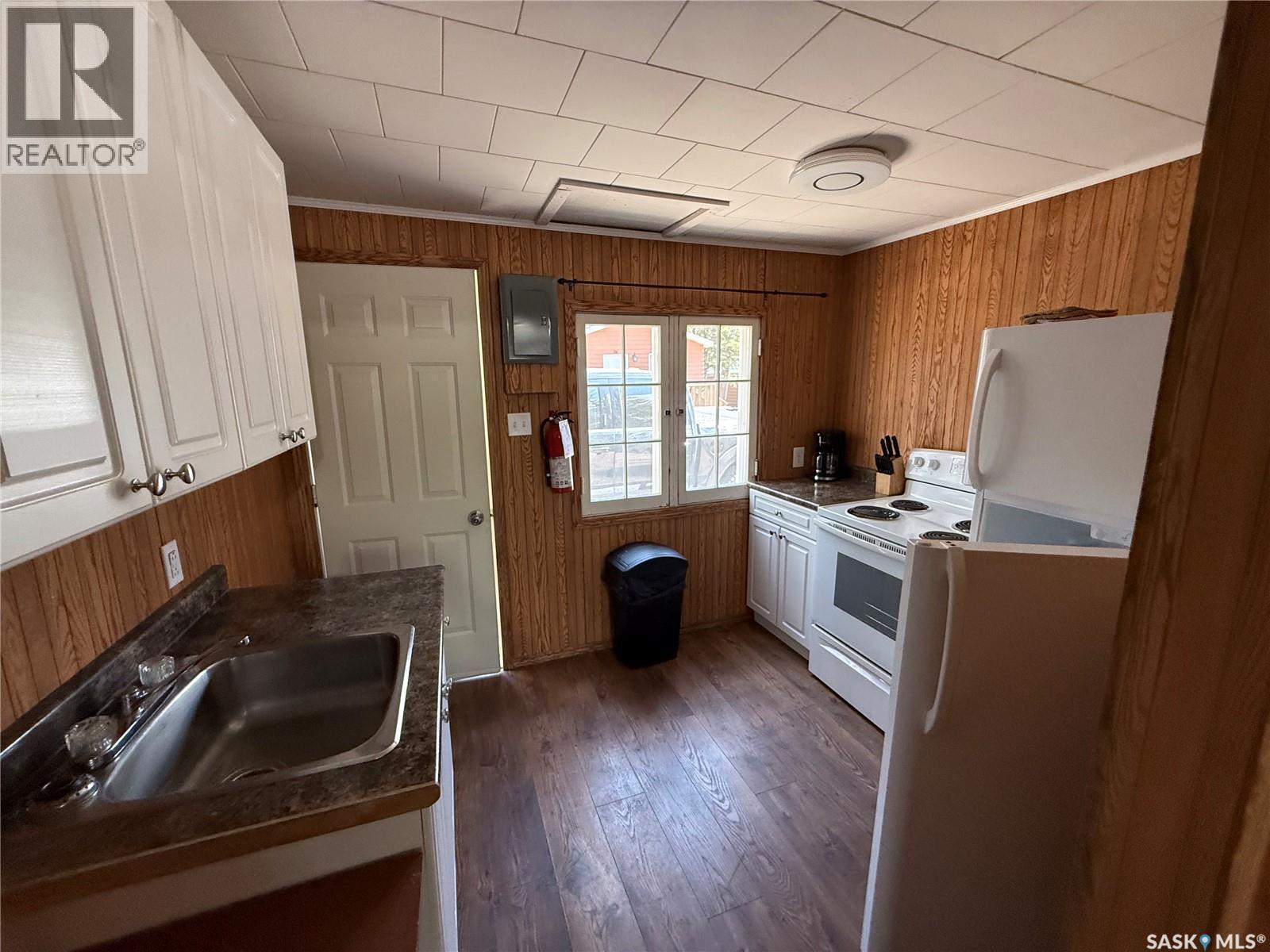 801 Lakeview Drive, Prince Albert National Park, Saskatchewan  S0J 2Y0 - Photo 13 - SK030104