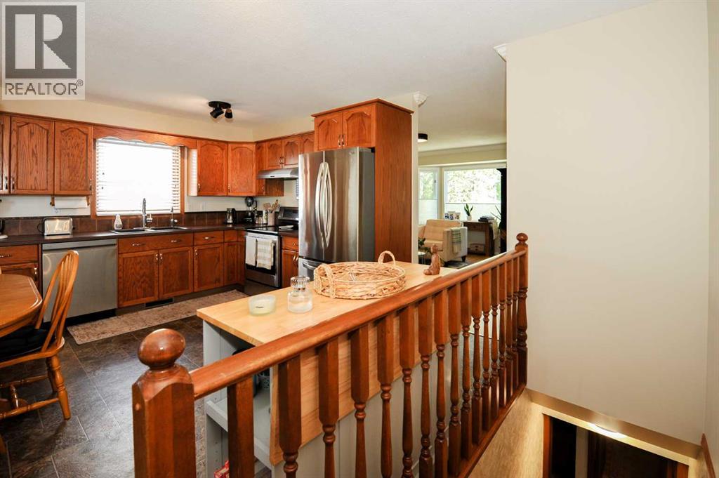 6219 54 Avenue, Camrose, Alberta  T4V 4H5 - Photo 11 - A2321093