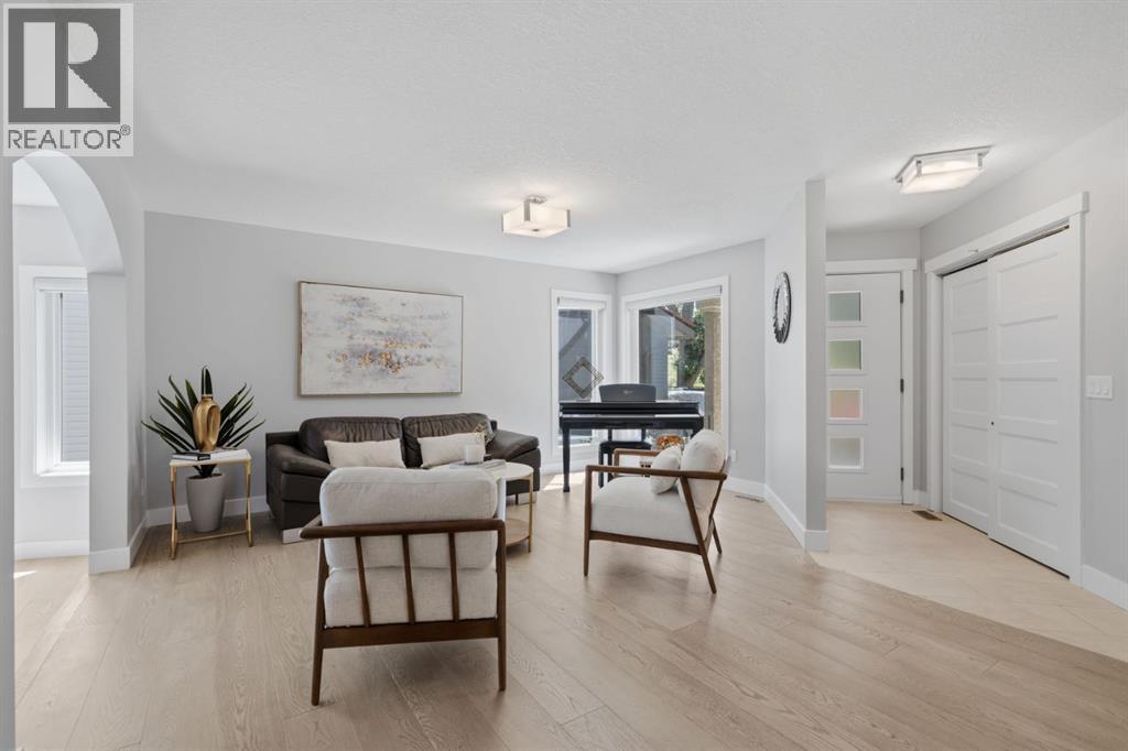 30 Strathcona Road SW, Calgary, Alberta  T3H 1V5 - Photo 4 - A2326353