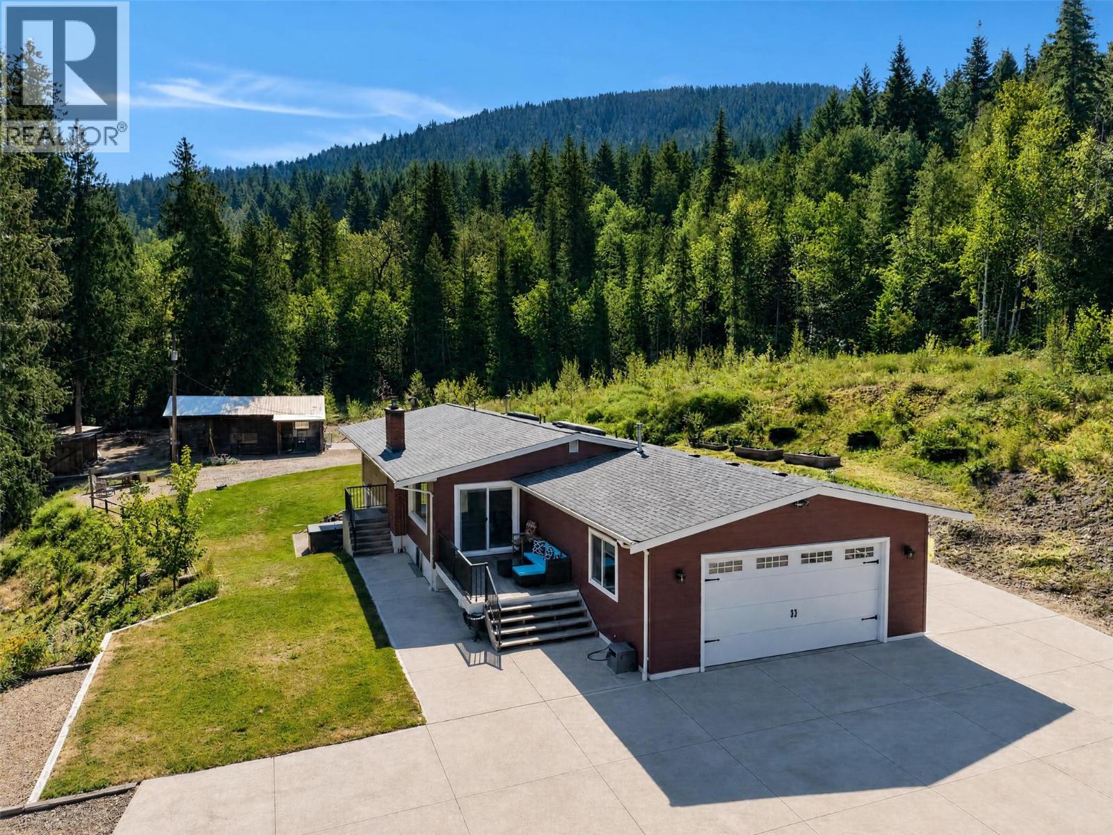 450 20 Avenue SW, Salmon Arm, British Columbia