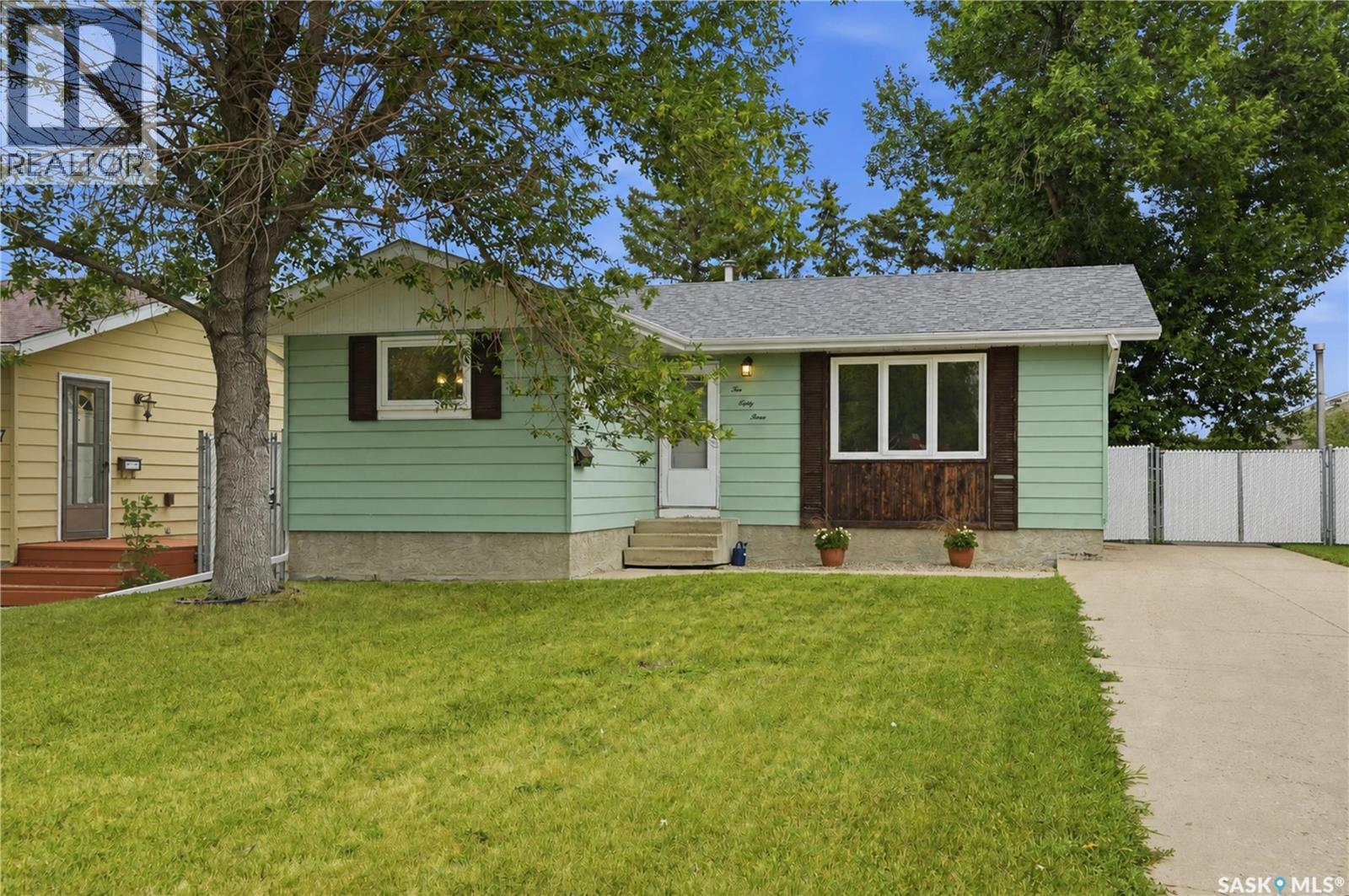 1063 Dorothy Street, Regina, Saskatchewan  S4X 1E8 - Photo 2 - SK044493