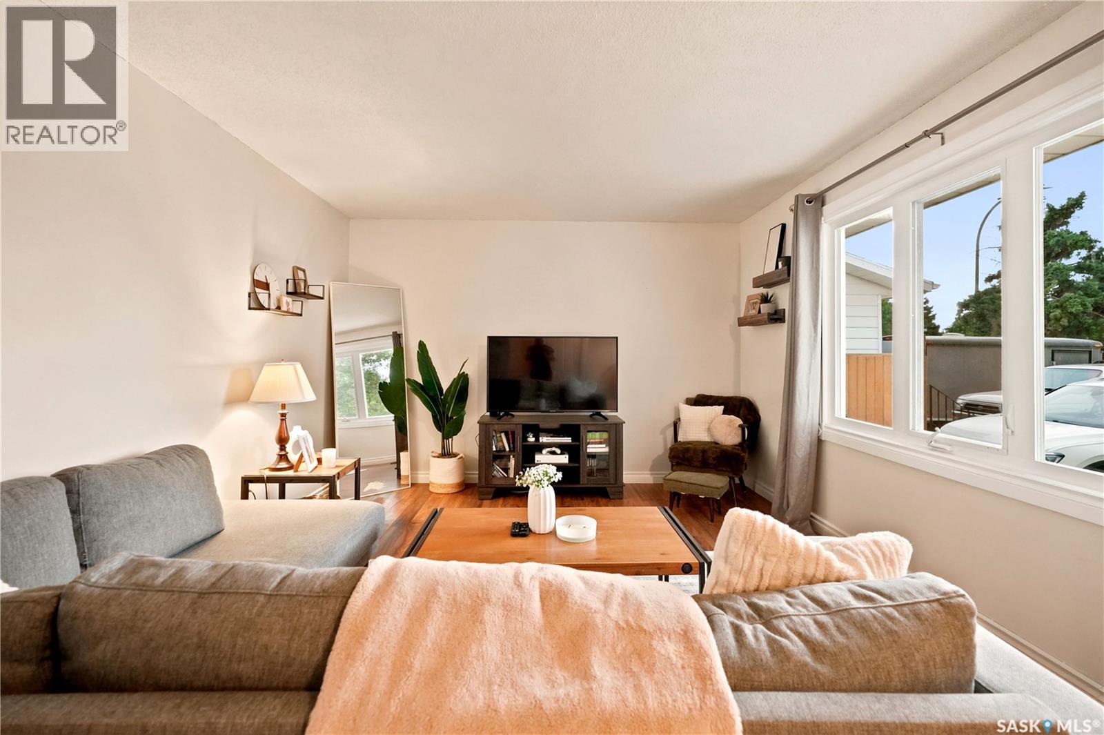 1063 Dorothy Street, Regina, Saskatchewan  S4X 1E8 - Photo 3 - SK044493