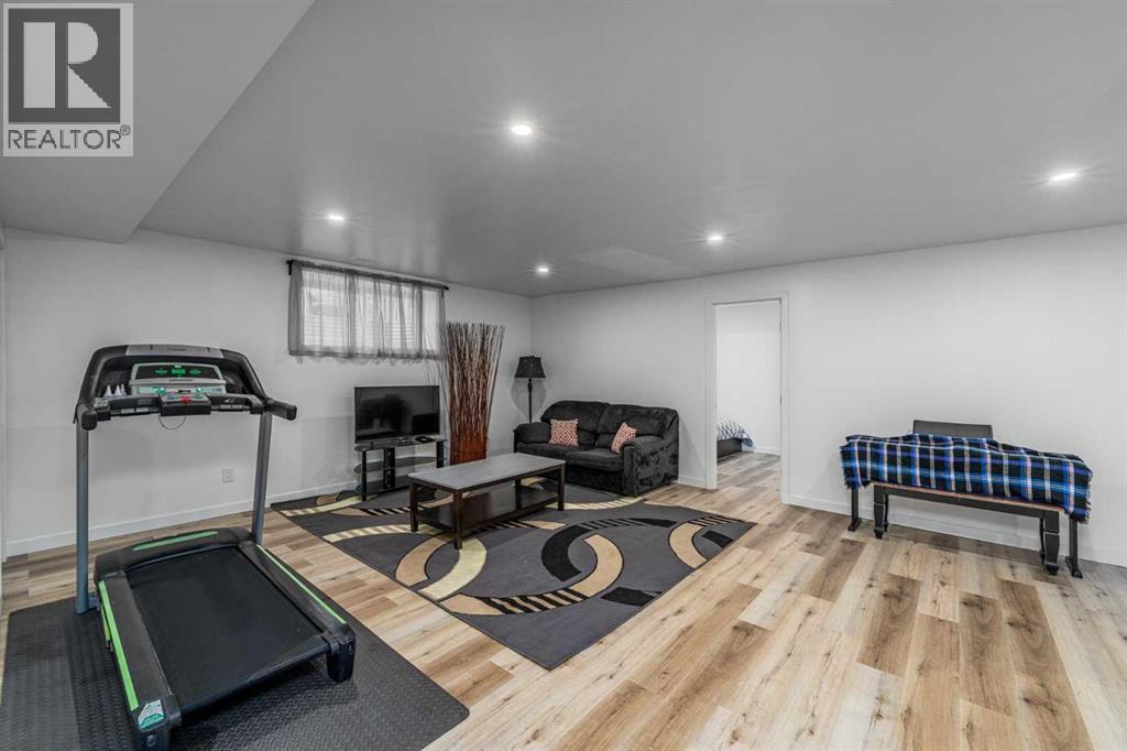 173 Pantego Road NW, Calgary, Alberta  T3K 0B8 - Photo 30 - A2334399