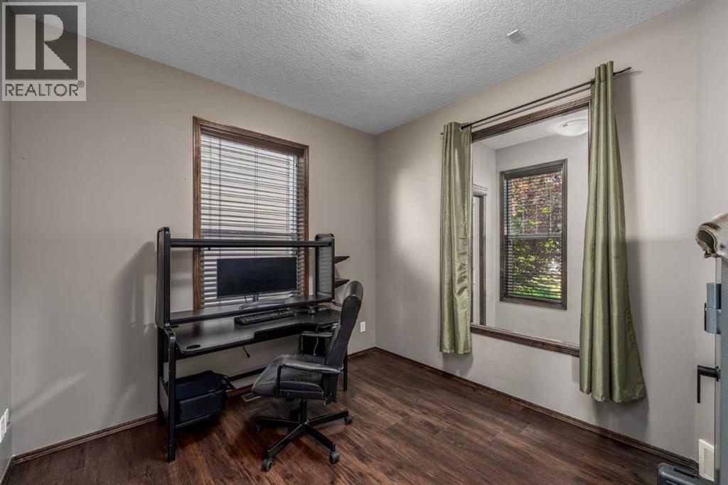 173 Pantego Road NW, Calgary, Alberta  T3K 0B8 - Photo 6 - A2334399