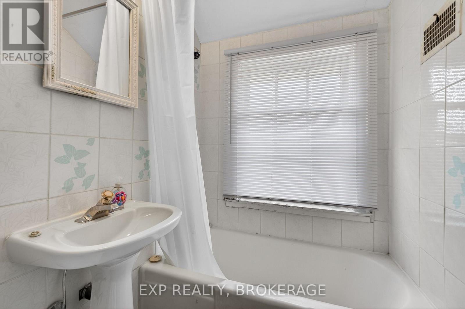 11 Carruthers Avenue, Kingston, Ontario  K7L 1L9 - Photo 17 - X13467210
