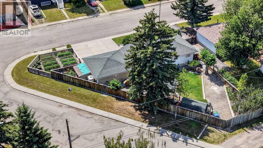 8008 36 Avenue NW, Calgary, Alberta  T3B 1W3 - Photo 7 - A2329770