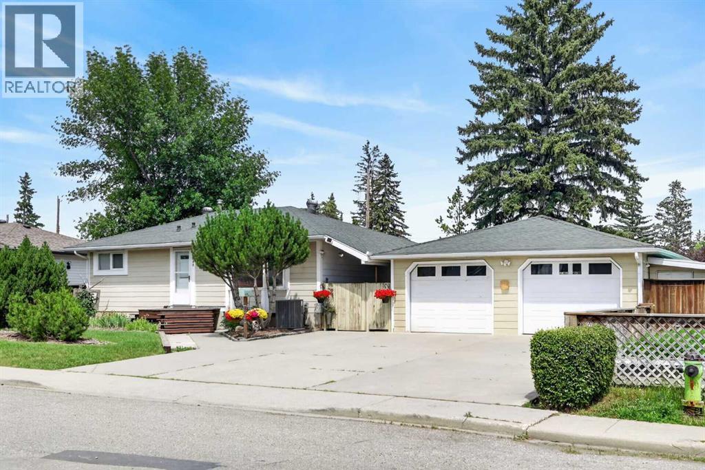 8008 36 Avenue NW, Calgary, Alberta