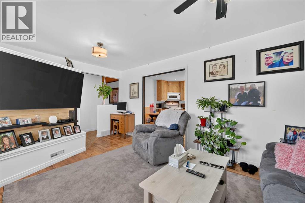 8008 36 Avenue NW, Calgary, Alberta  T3B 1W3 - Photo 14 - A2329770