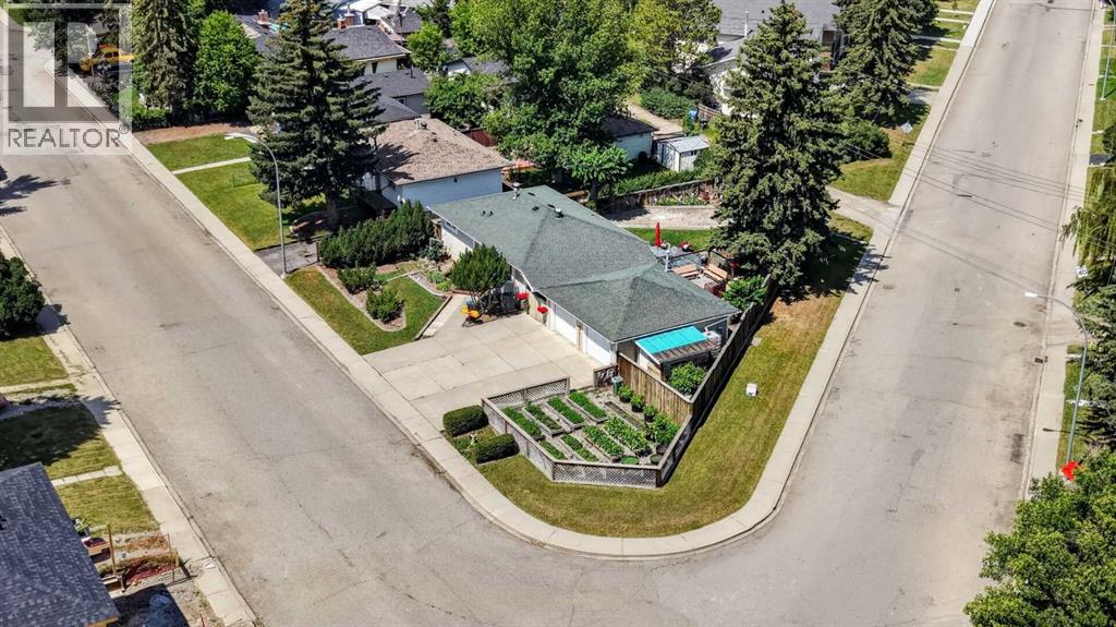 8008 36 Avenue NW, Calgary, Alberta  T3B 1W3 - Photo 5 - A2329770