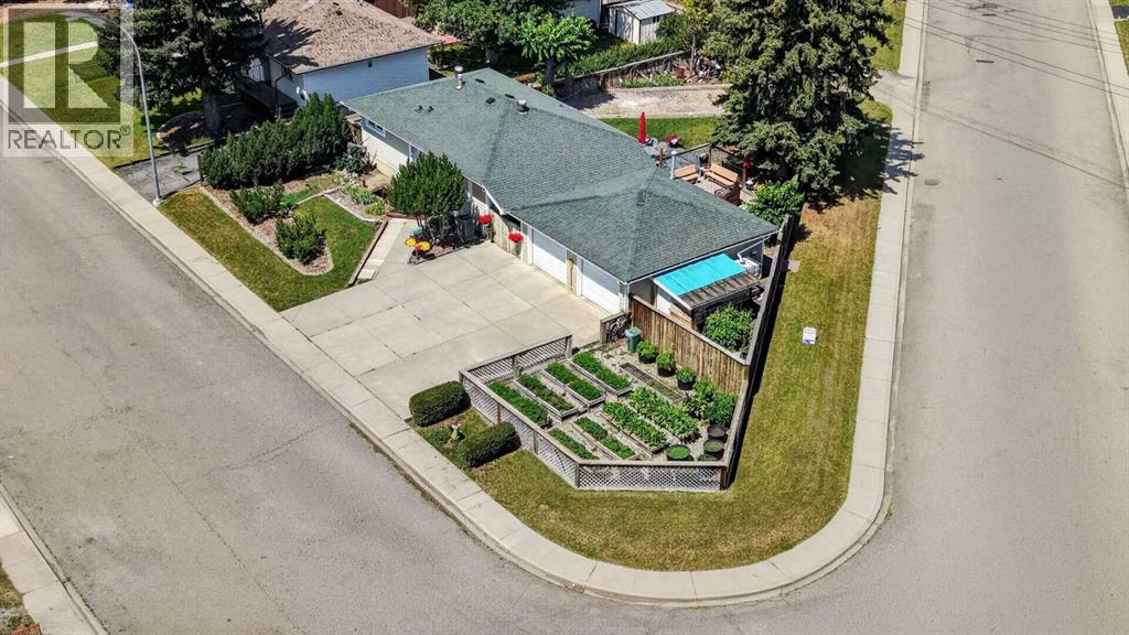 8008 36 Avenue NW, Calgary, Alberta  T3B 1W3 - Photo 6 - A2329770