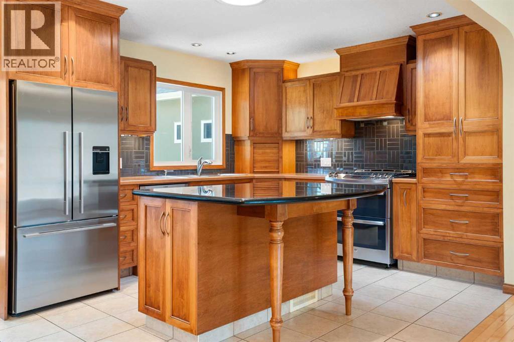 2712 Conrad Drive NW, Calgary, Alberta  T2L 1B4 - Photo 6 - A2331025