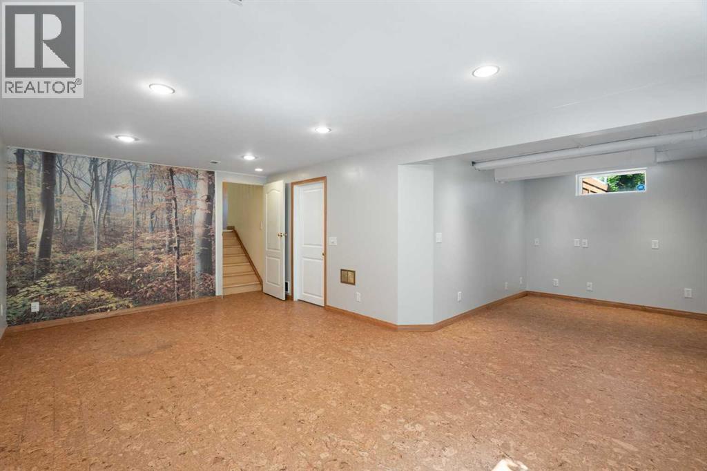 2712 Conrad Drive NW, Calgary, Alberta  T2L 1B4 - Photo 10 - A2331025