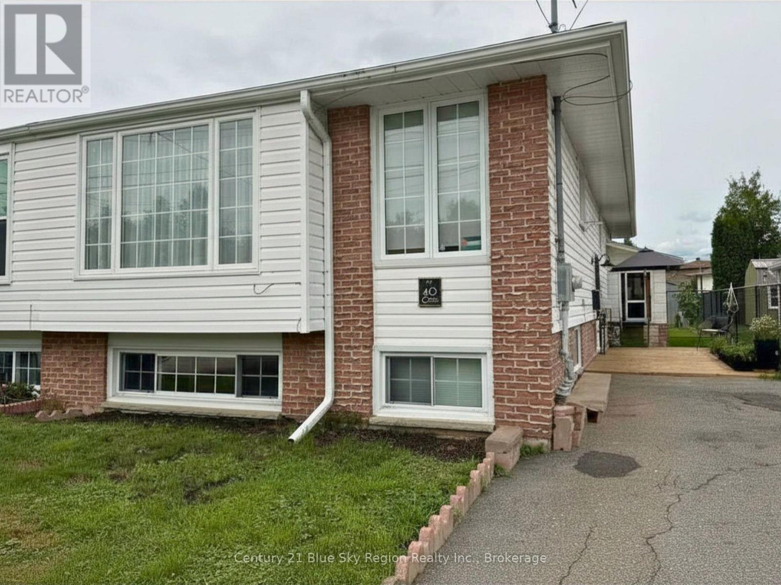 40 CHARLTON CRESCENT, North Bay, Ontario